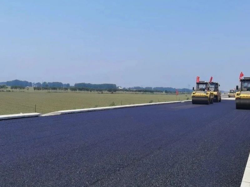 許信高速透層、封層和瀝青下面層試驗(yàn)段攤鋪圓 滿(mǎn)成功