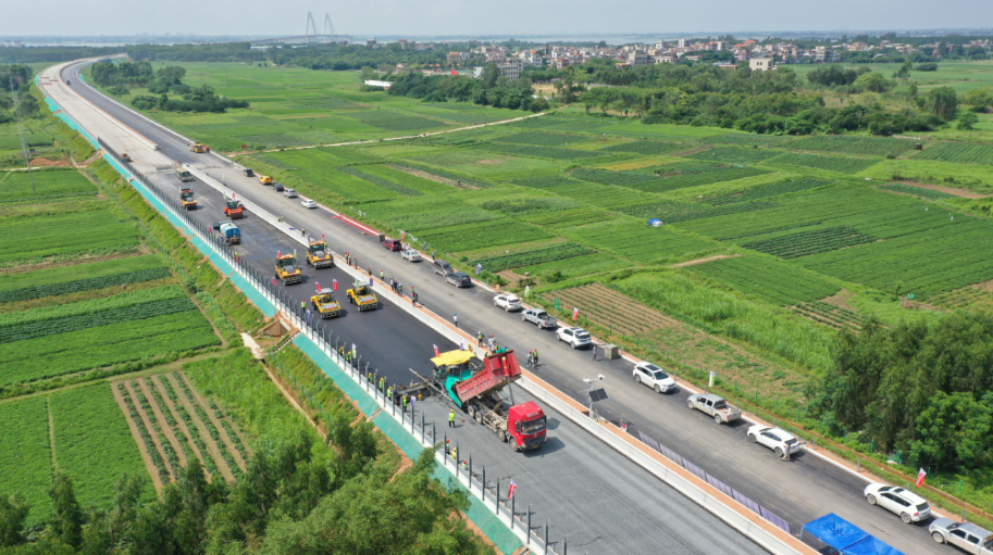 建設?邁進‖薪火相傳，續(xù)寫奮進篇章